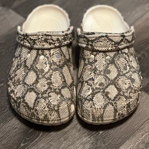 Women’s Snake print Crocs Size 8.0